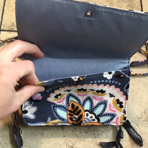 Vera Bradley rfid wristlet or crossbody phone wallet - Picture 3 of 8